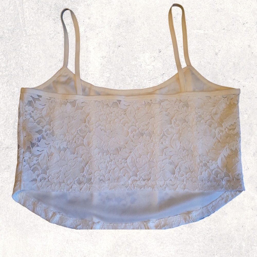 🛍️ ARDENE - White Lace Floral Crop Top BNWOT - Picture 2 of 7